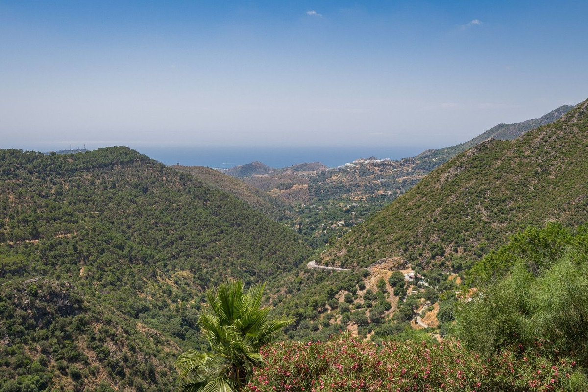 Villa for sale in Ojén