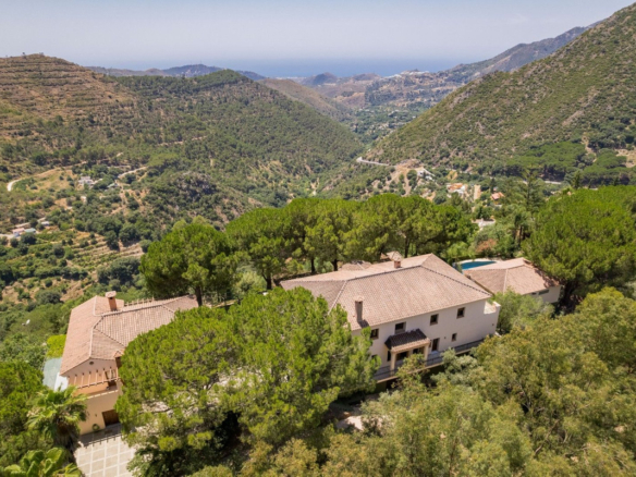 Villa for sale in Ojén