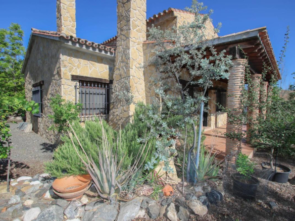 Villa for sale in Pizarra