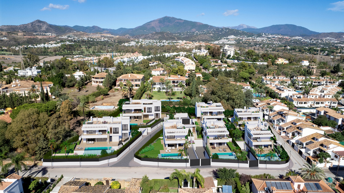 New Villa for sale in Estepona
