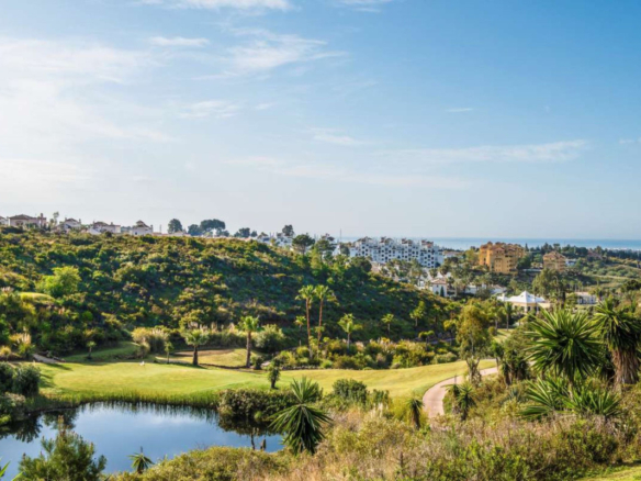 New Villa for sale in Estepona