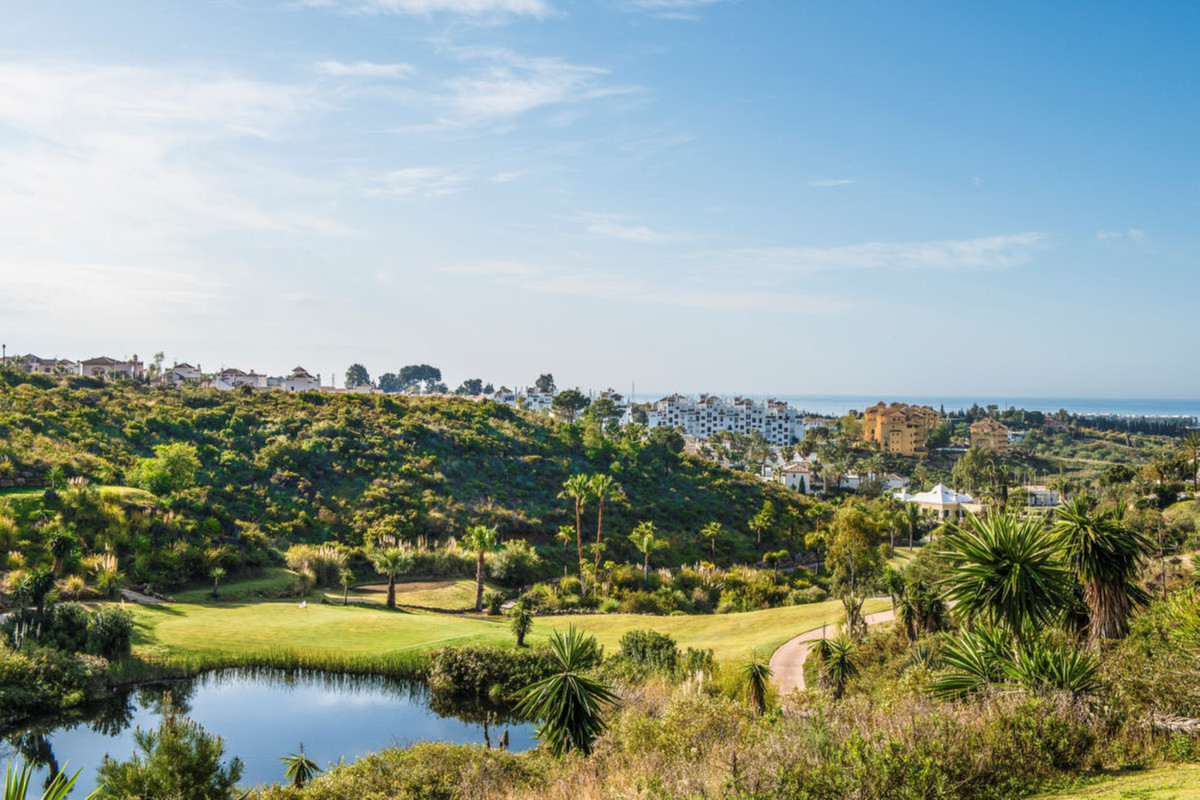New Villa for sale in Estepona
