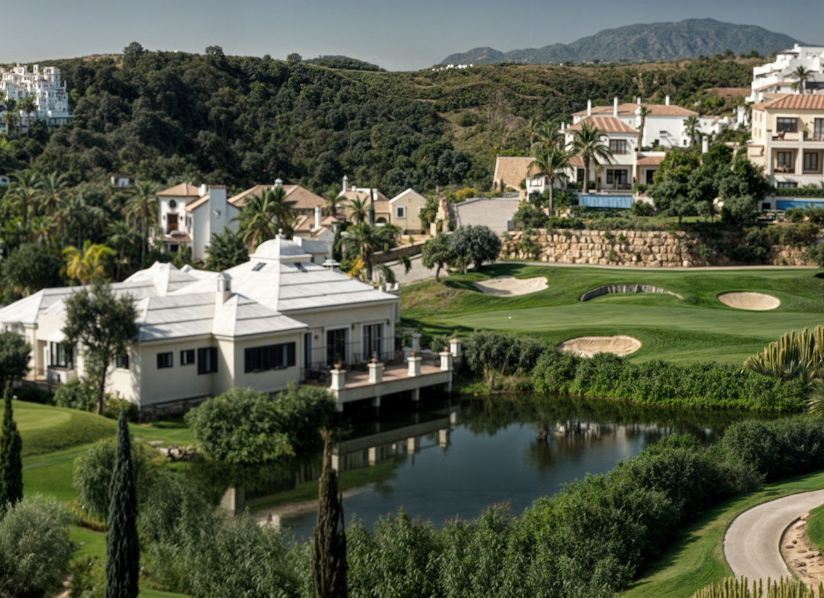 New Villa for sale in Estepona