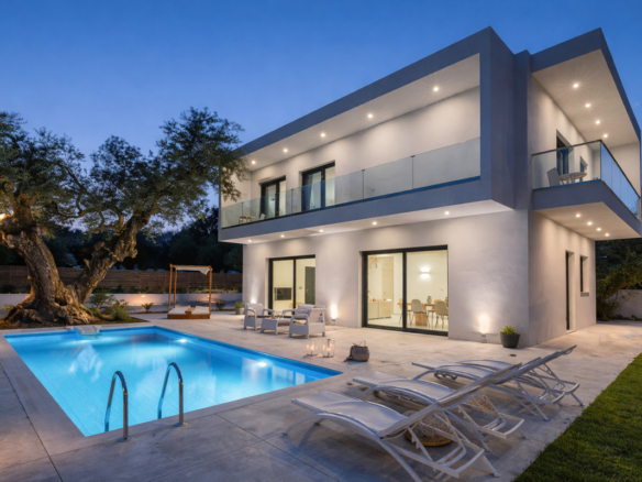 New Villa for sale in Estepona