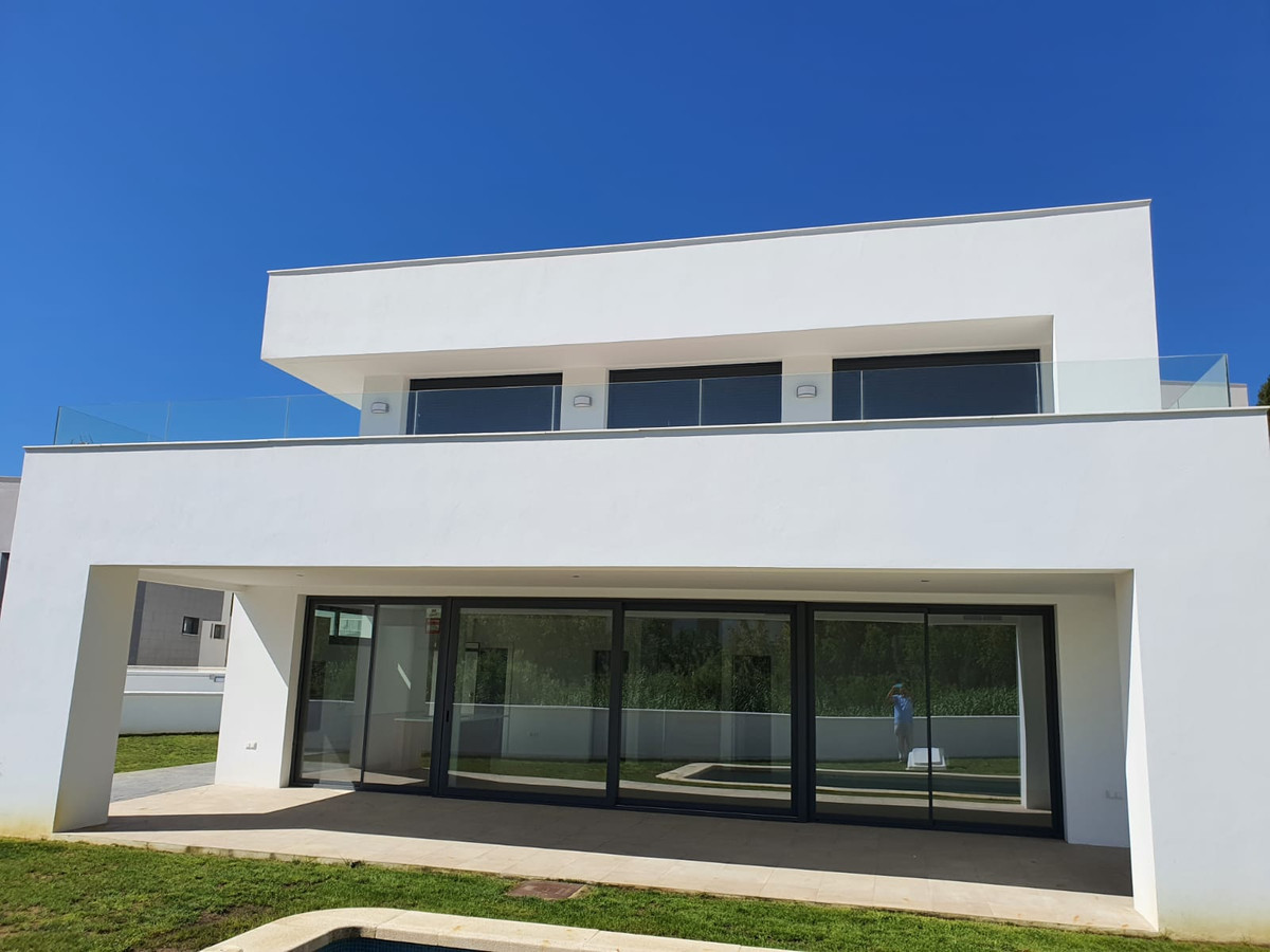 New Villa for sale in Manilva
