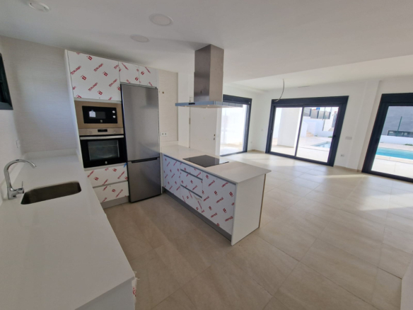 New Villa for sale in Manilva