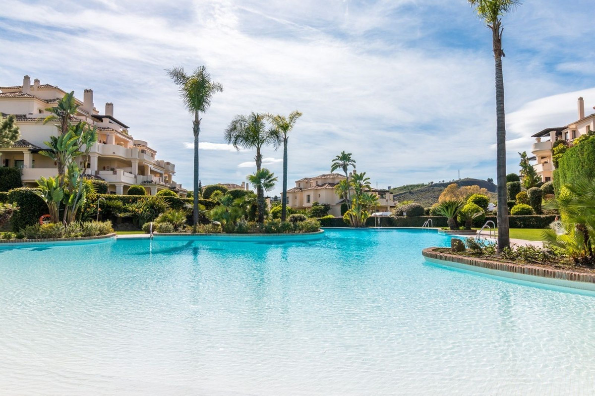 Apartment-in-Benahavis-Ref-R5318512 Apartment for sale in Benahavís