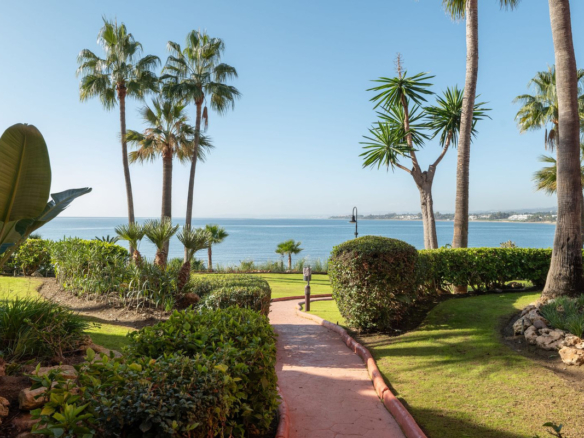 Apartment for sale in Estepona