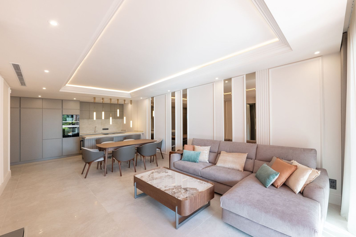 Apartment for sale in Estepona