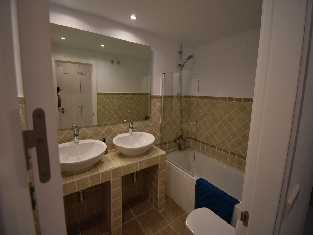 Apartment for sale in Estepona