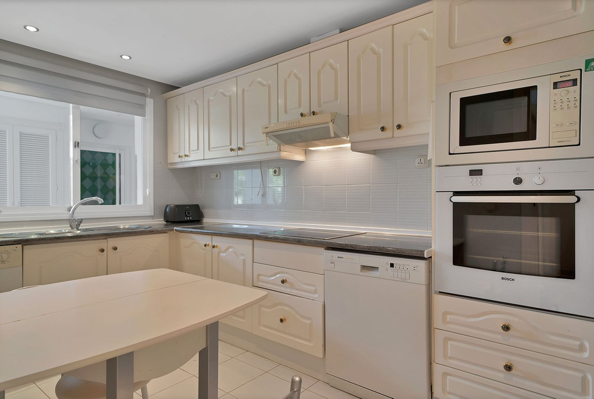 Apartment for sale in Estepona