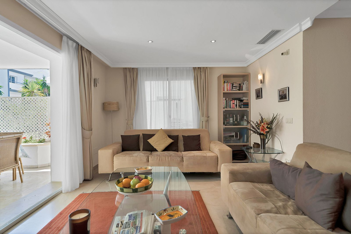 Apartment for sale in Estepona