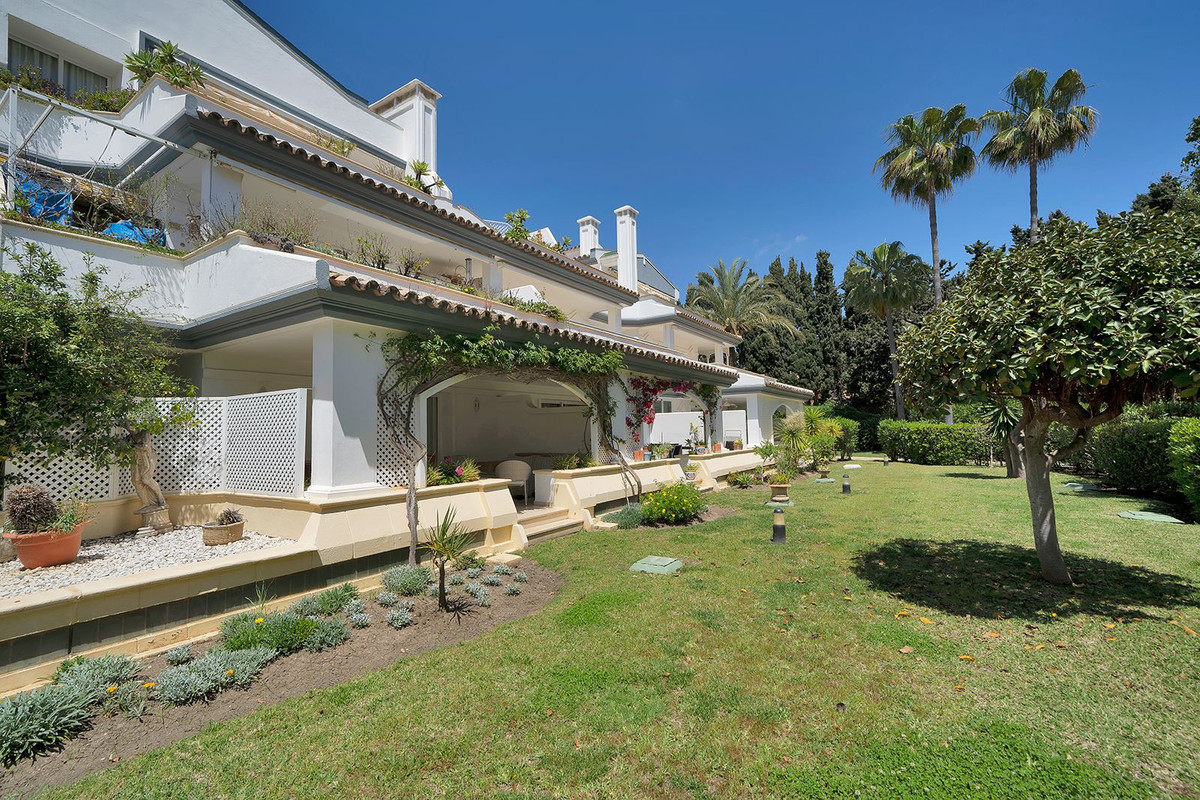 Apartment for sale in Estepona