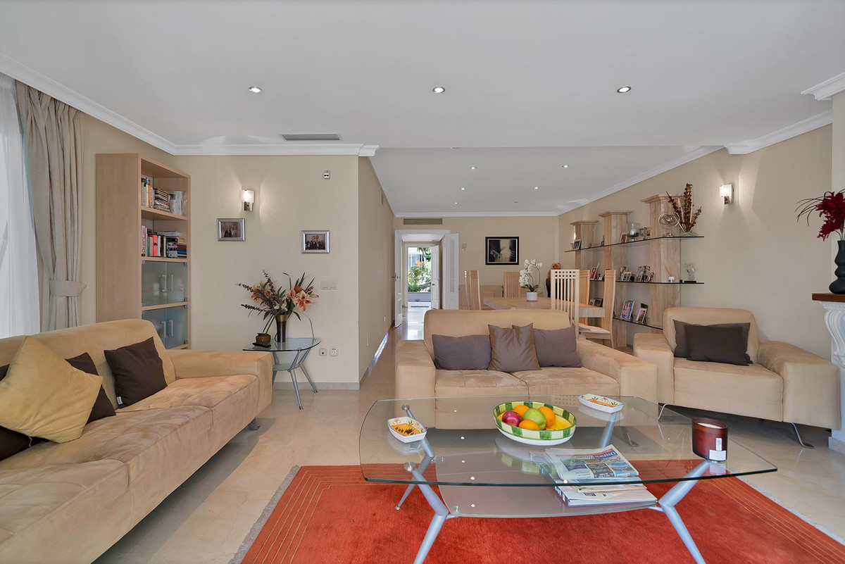 Apartment for sale in Estepona