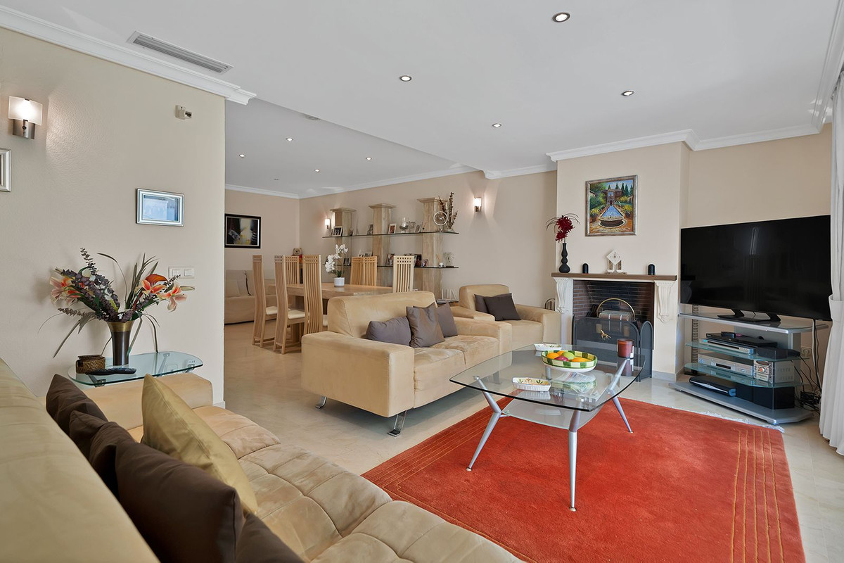 Apartment for sale in Estepona