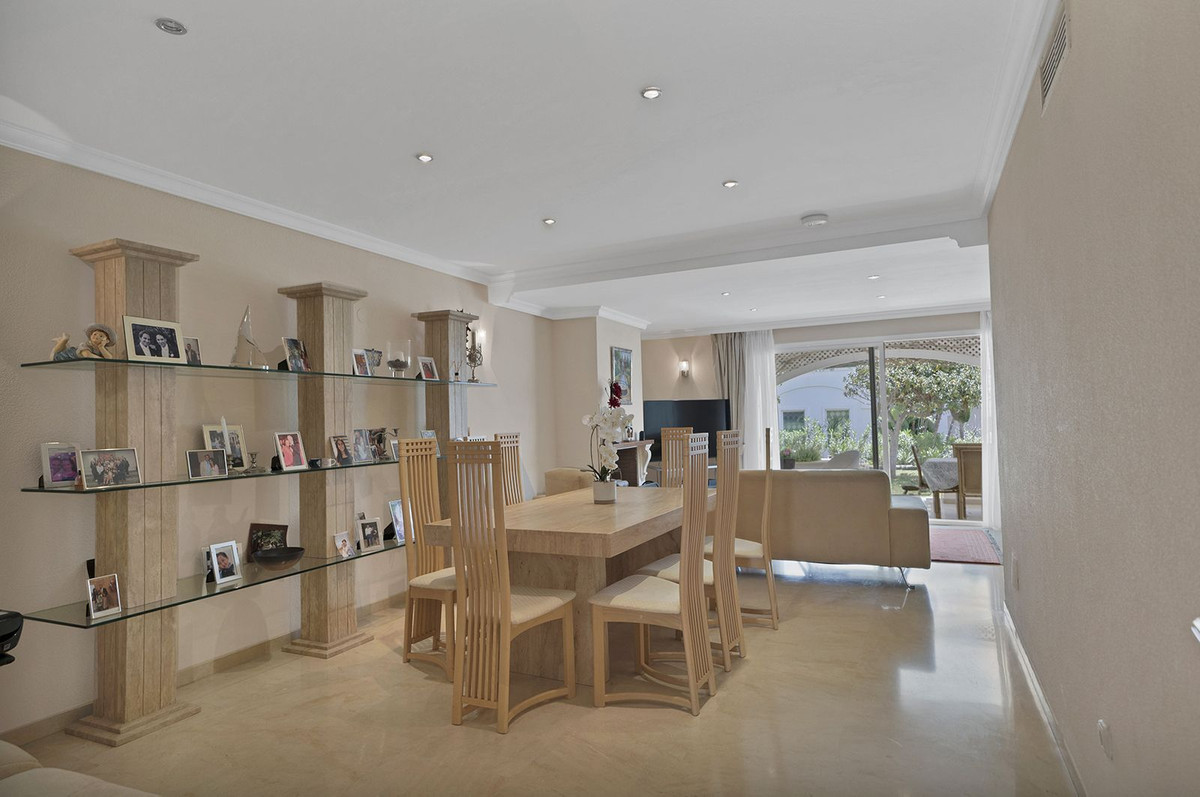 Apartment for sale in Estepona