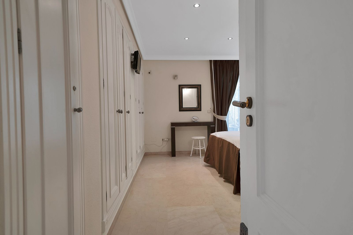 Apartment for sale in Estepona