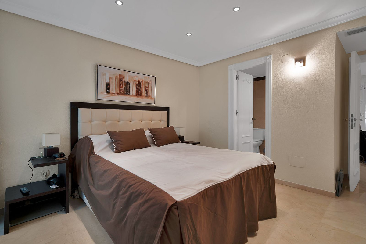 Apartment for sale in Estepona