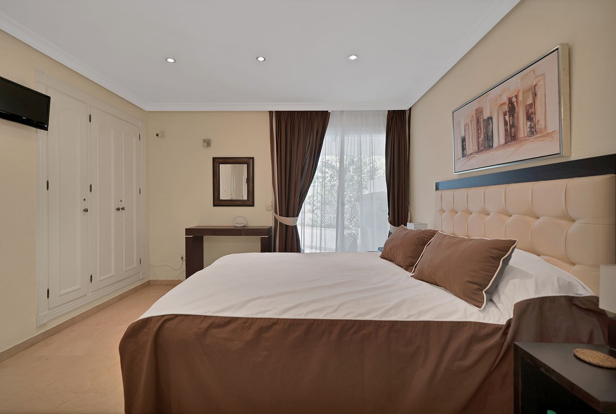 Apartment for sale in Estepona