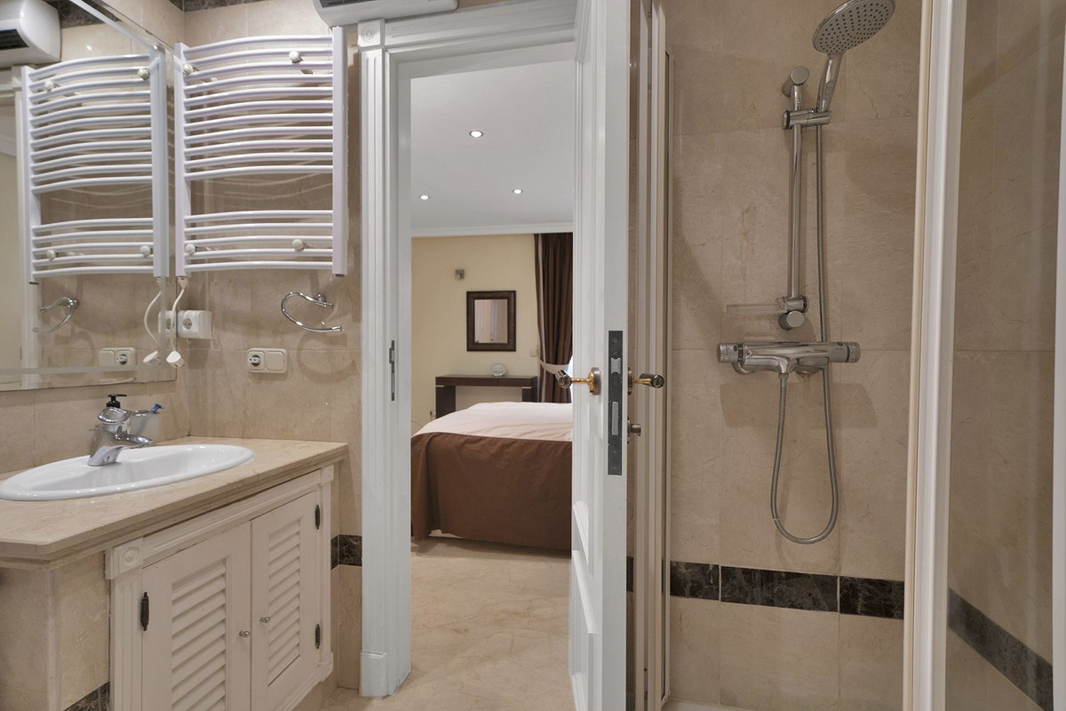 Apartment for sale in Estepona