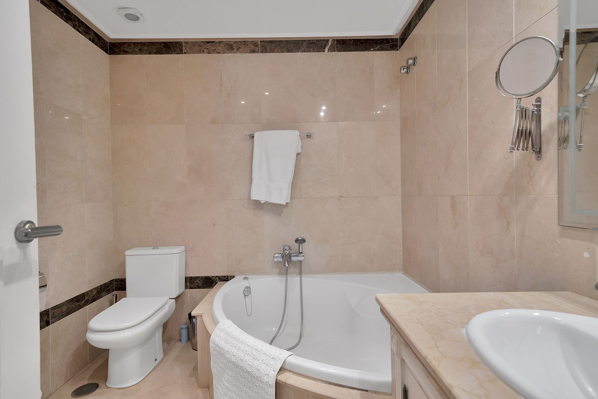 Apartment for sale in Estepona