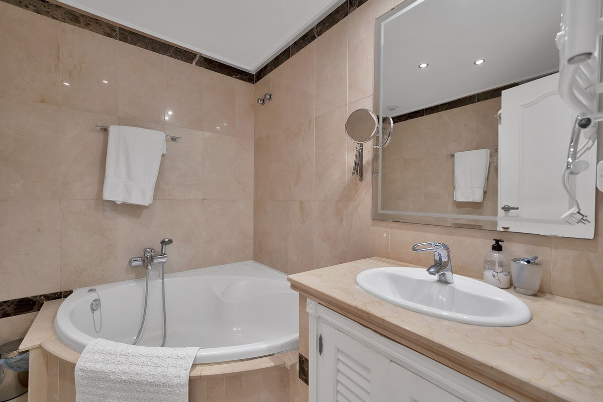 Apartment for sale in Estepona