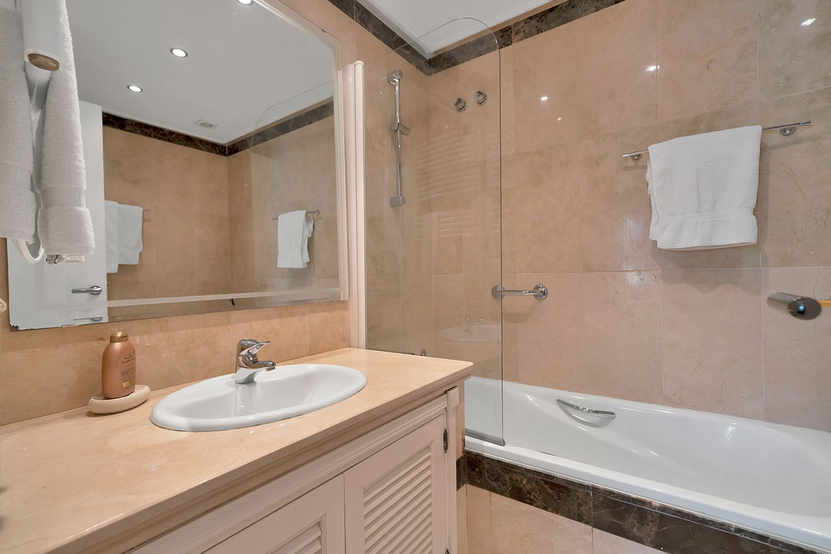 Apartment for sale in Estepona