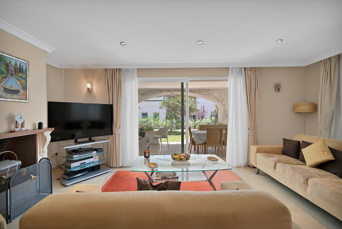 Apartment for sale in Estepona