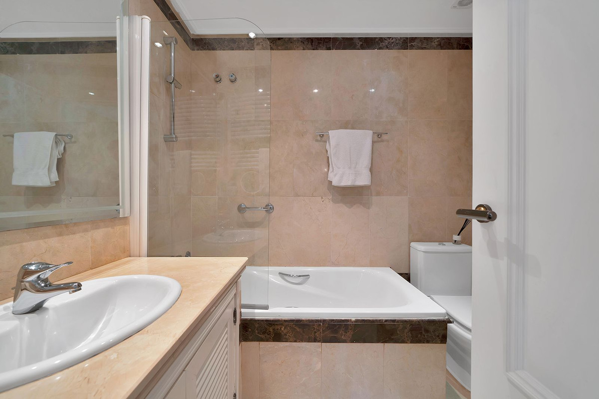 Apartment for sale in Estepona