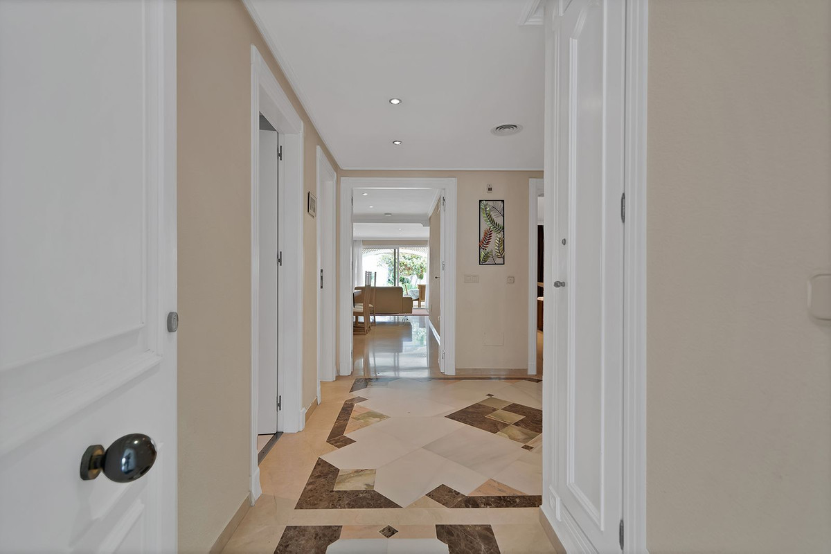 Apartment for sale in Estepona