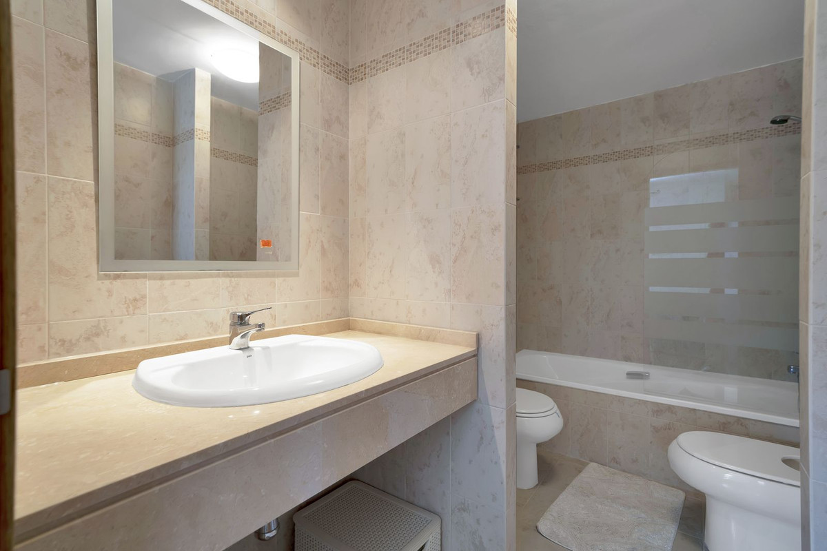Apartment for sale in Estepona