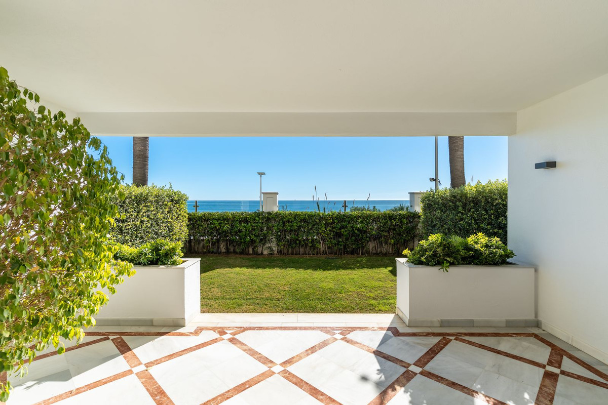 Apartment-in-Estepona-Ref-R5255593 Apartment for sale in Estepona