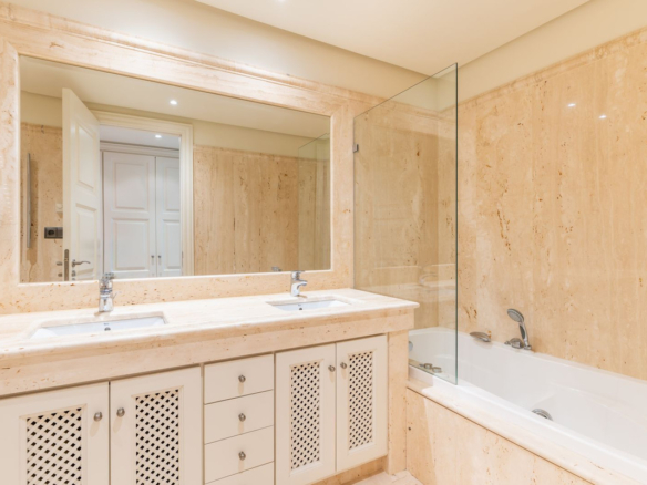 Apartment for sale in Estepona