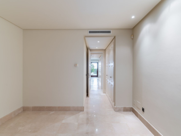 Apartment for sale in Estepona