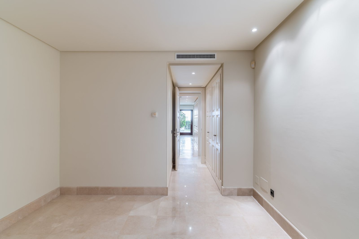 Apartment for sale in Estepona