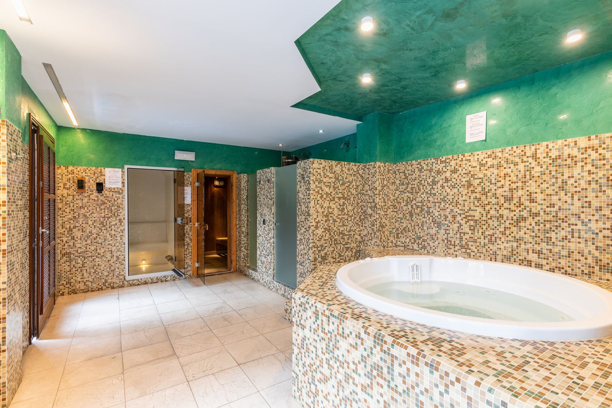 Apartment for sale in Estepona