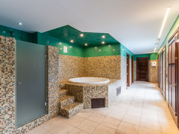 Apartment for sale in Estepona