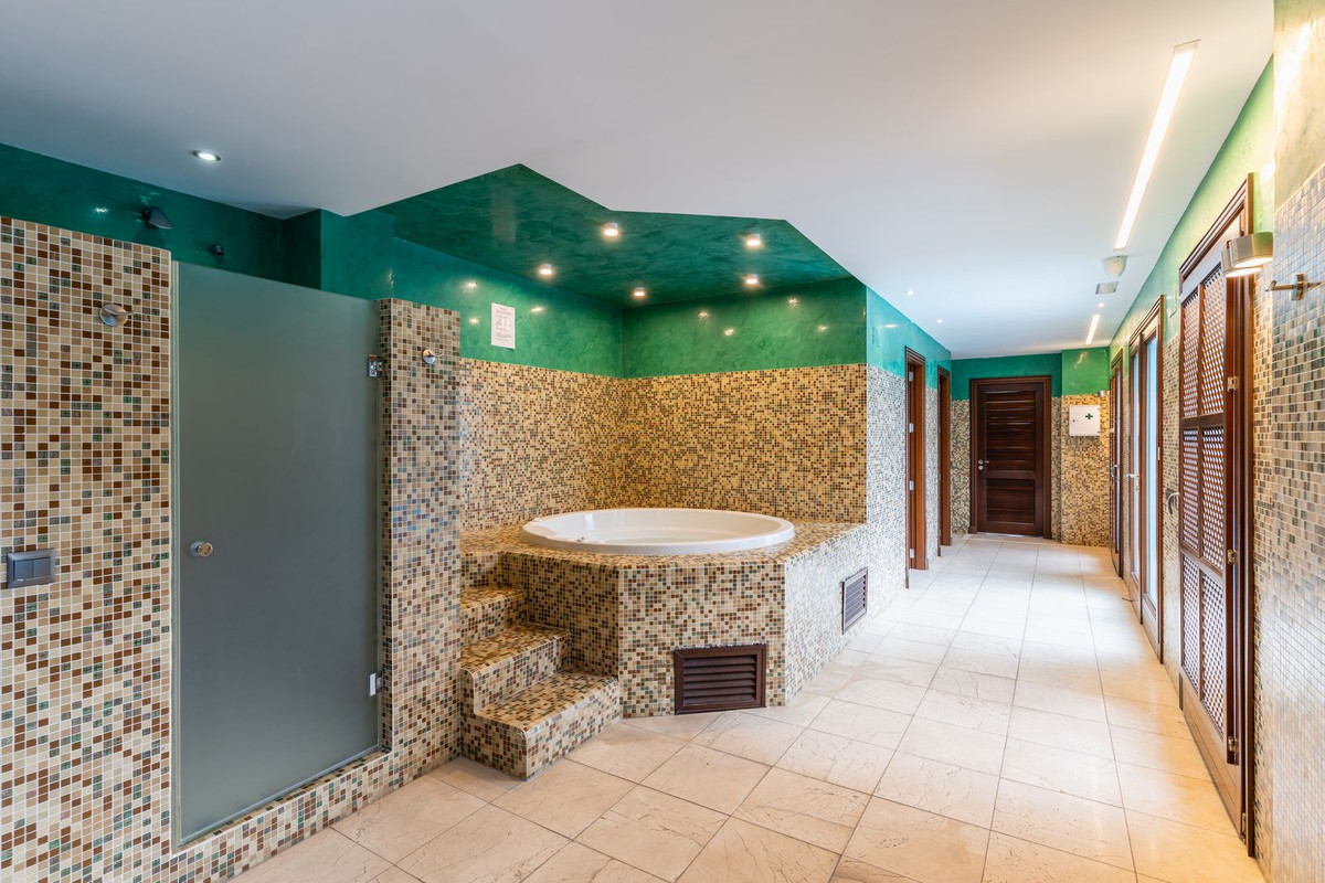 Apartment for sale in Estepona