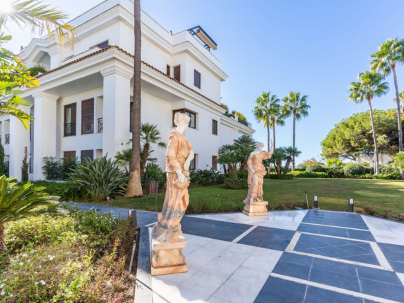 Apartment for sale in Estepona
