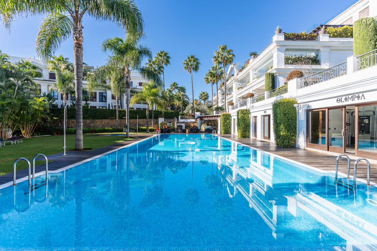 Apartment for sale in Estepona
