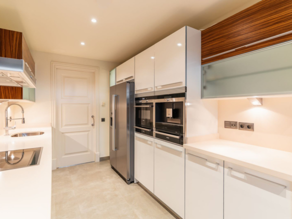 Apartment for sale in Estepona
