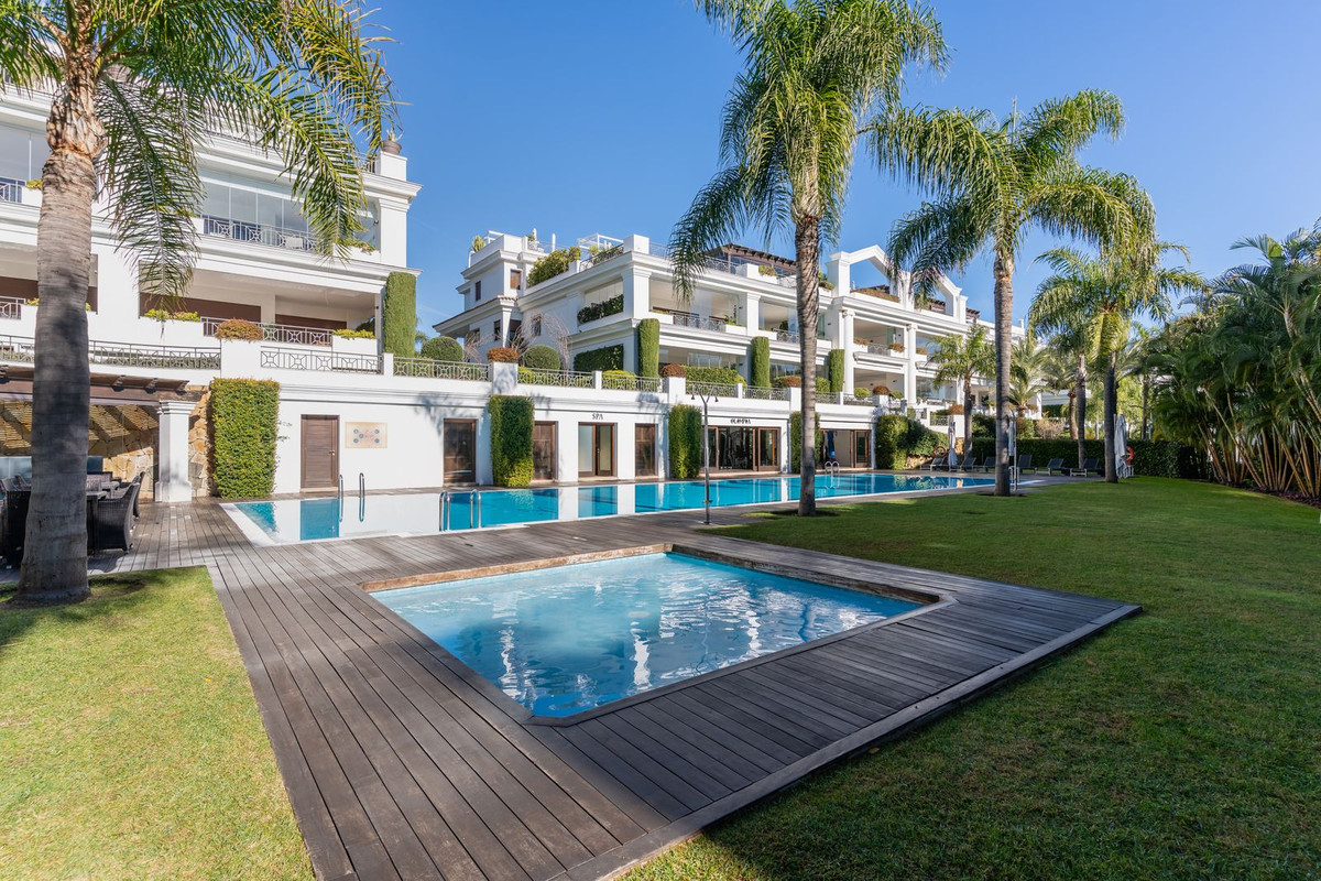 Apartment for sale in Estepona