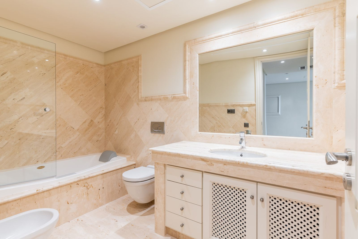 Apartment for sale in Estepona