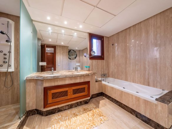 Apartment for sale in Estepona