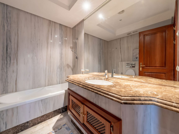 Apartment for sale in Estepona