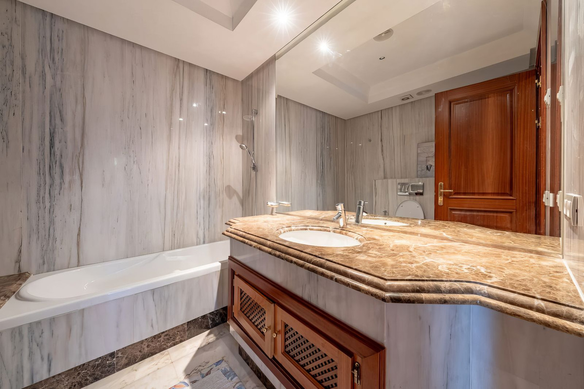 Apartment for sale in Estepona