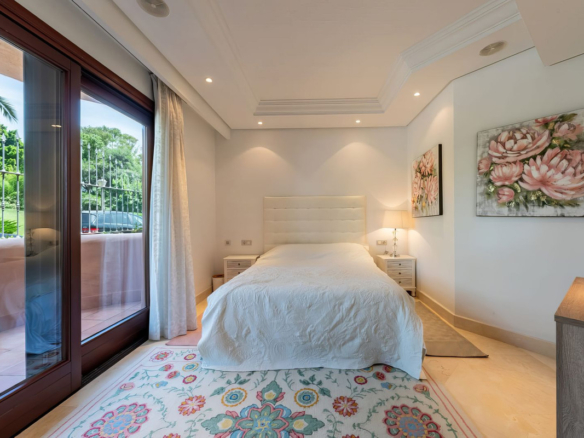 Apartment for sale in Estepona