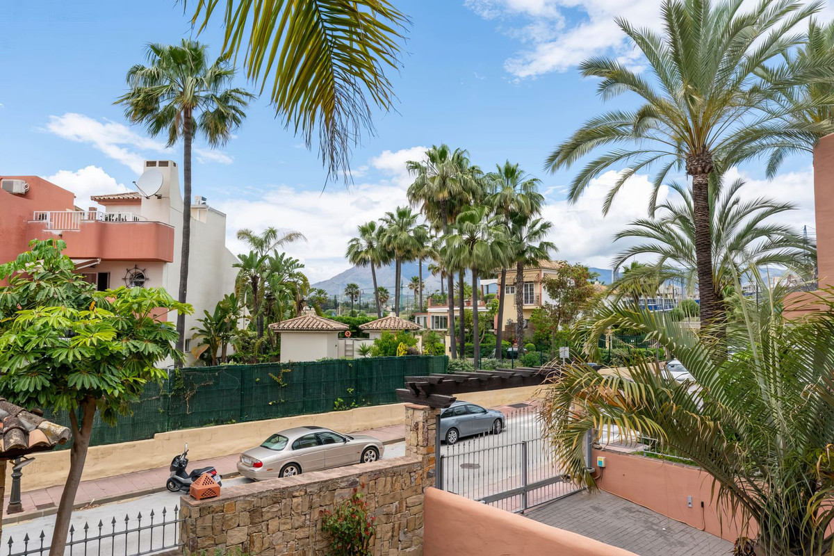 Apartment for sale in Estepona