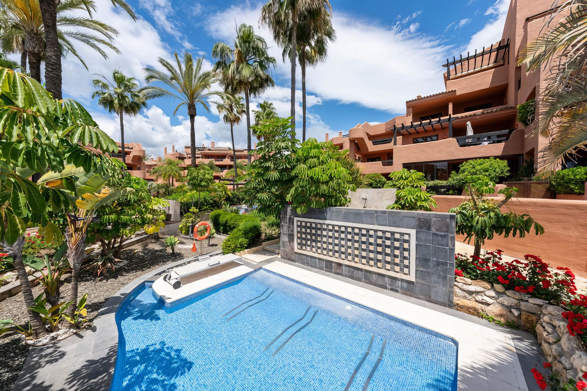 Apartment for sale in Estepona