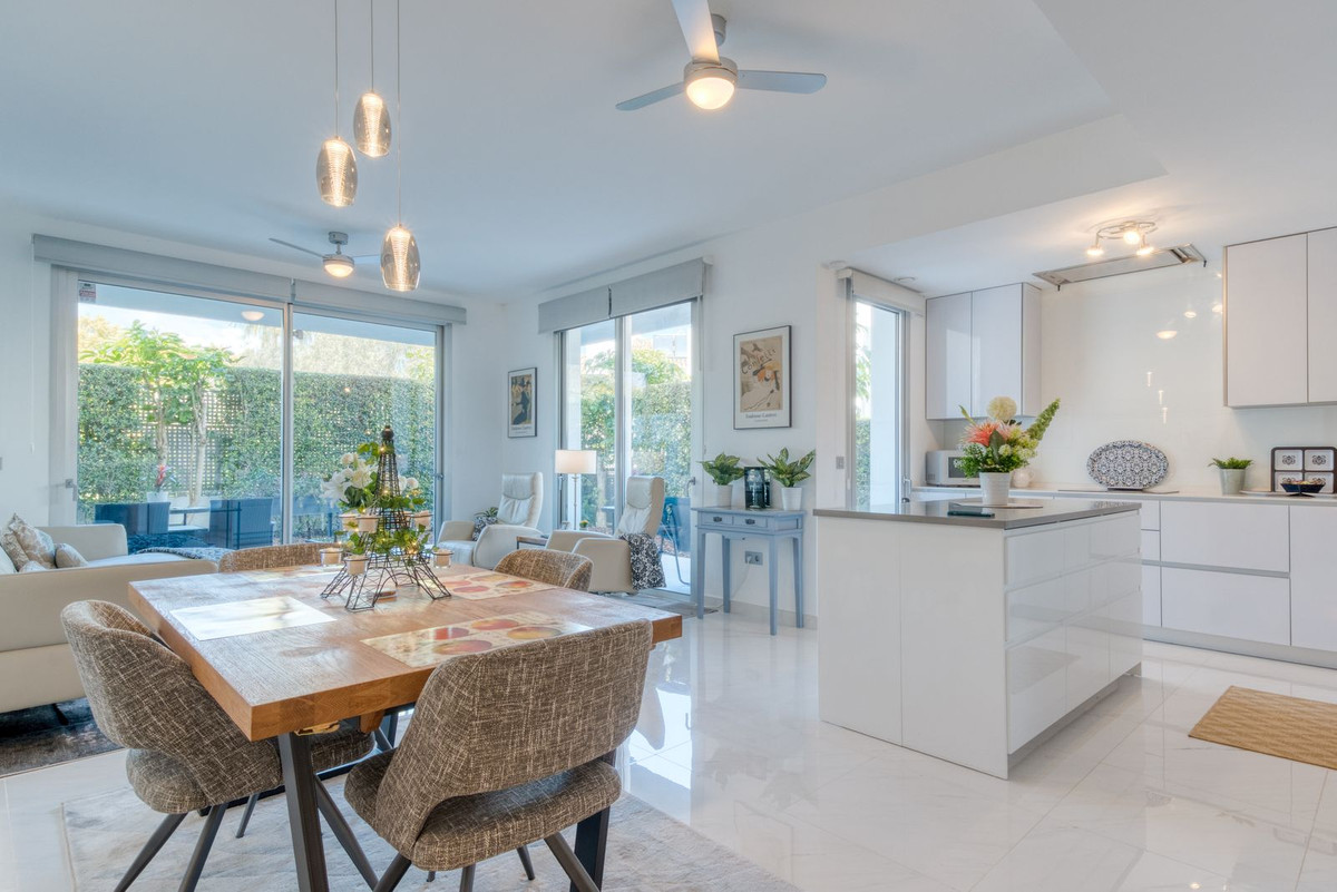 Apartment for sale in Estepona